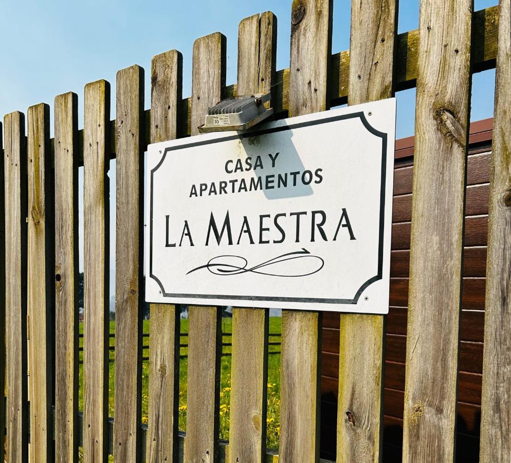 Casa y Apartamentos La Maestra Arriondas Exterior foto
